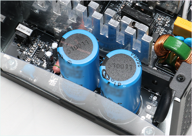 Inside the TY550: Taiwanese capacitors, aluminium heatsinks and dense soldering