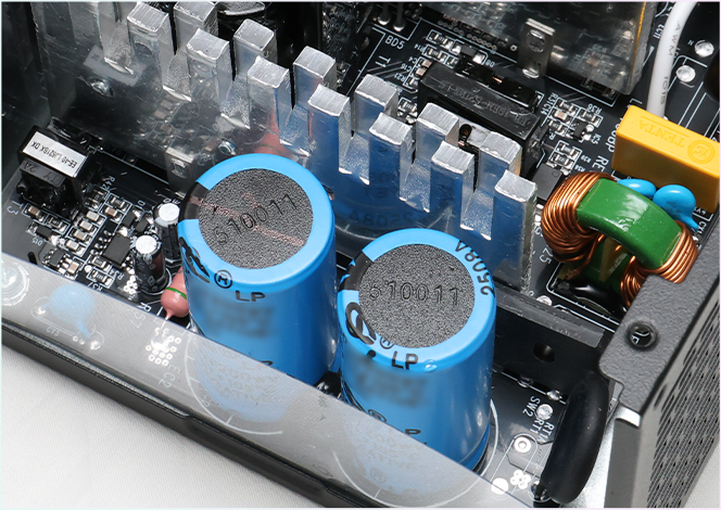 Inside the TY750: Taiwanese capacitors, aluminium heatsinks and dense soldering